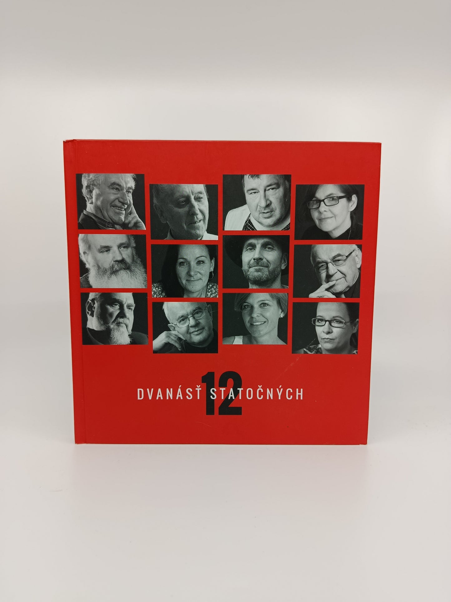 Dvanásť statočných