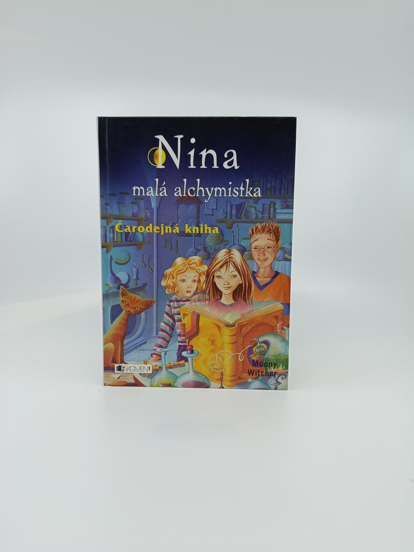 Moony Witcher – Nina, malá alchymistka: Čarodejná kniha