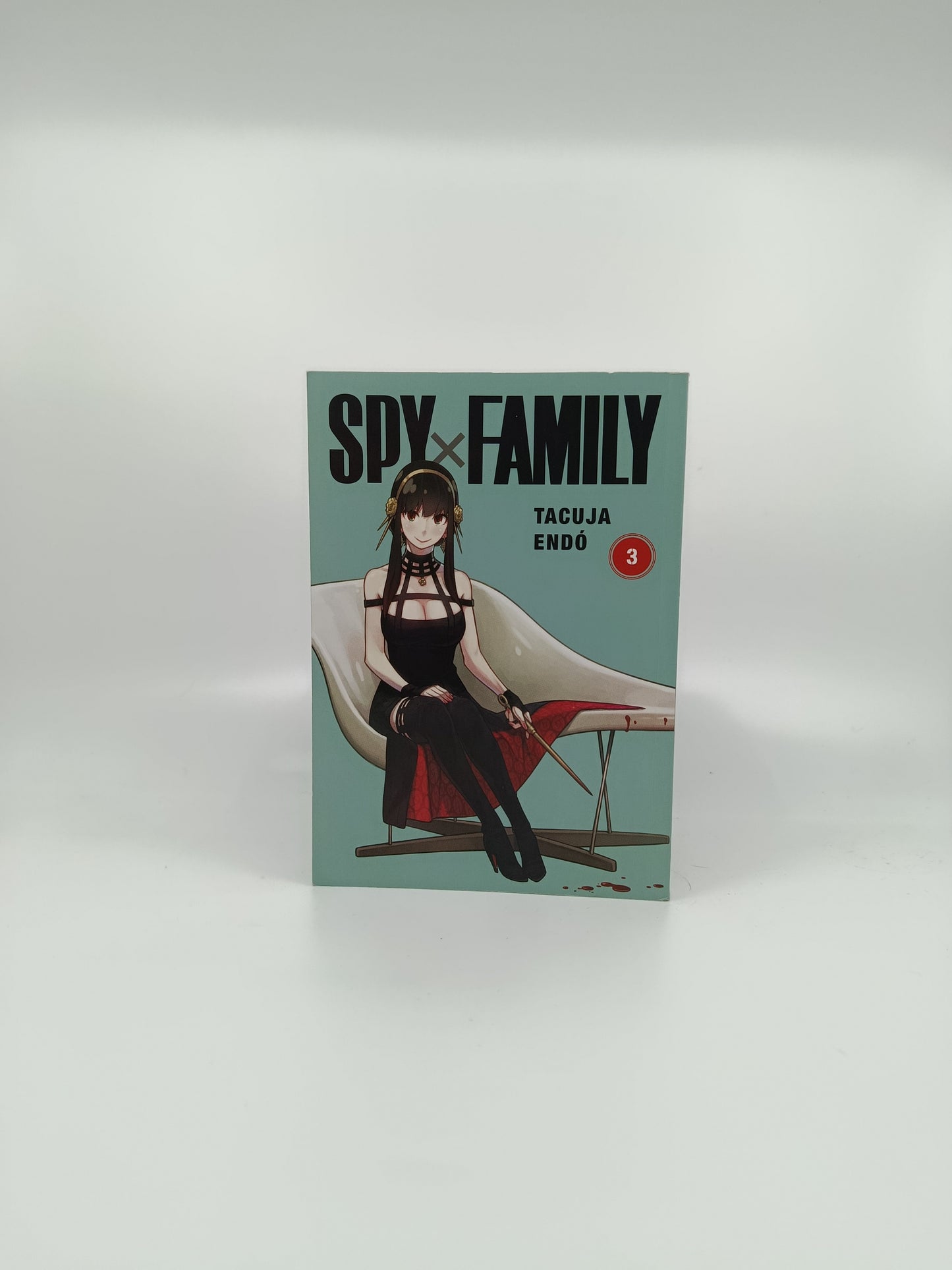 📚 SPY×FAMILY 3 – Tacuja Endó (česky)