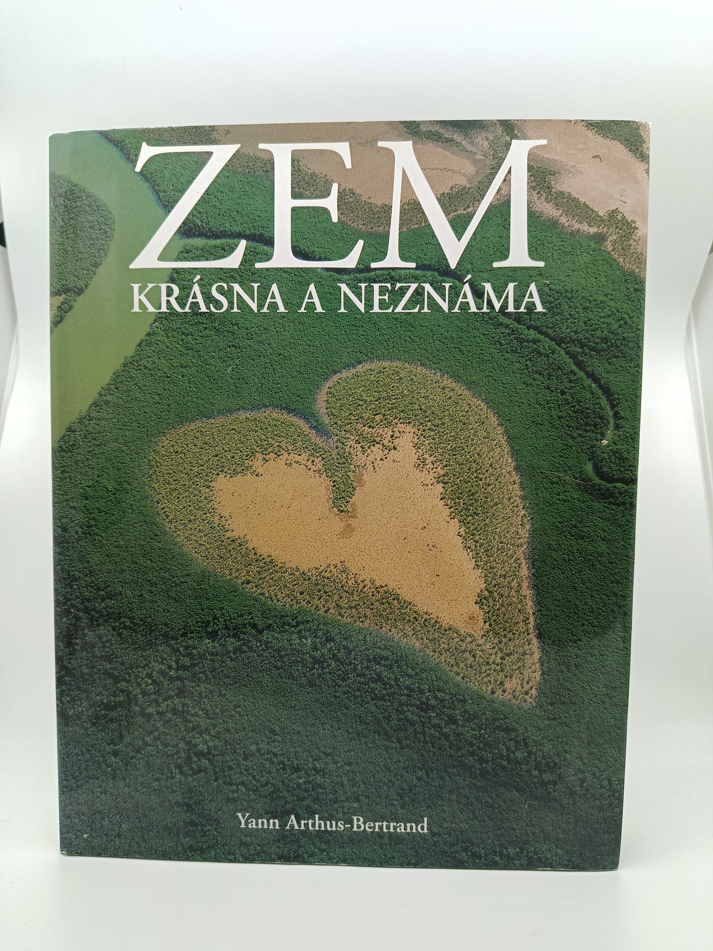 Yann Arthus-Bertrand - Zem – krásna a neznáma 🌍📖