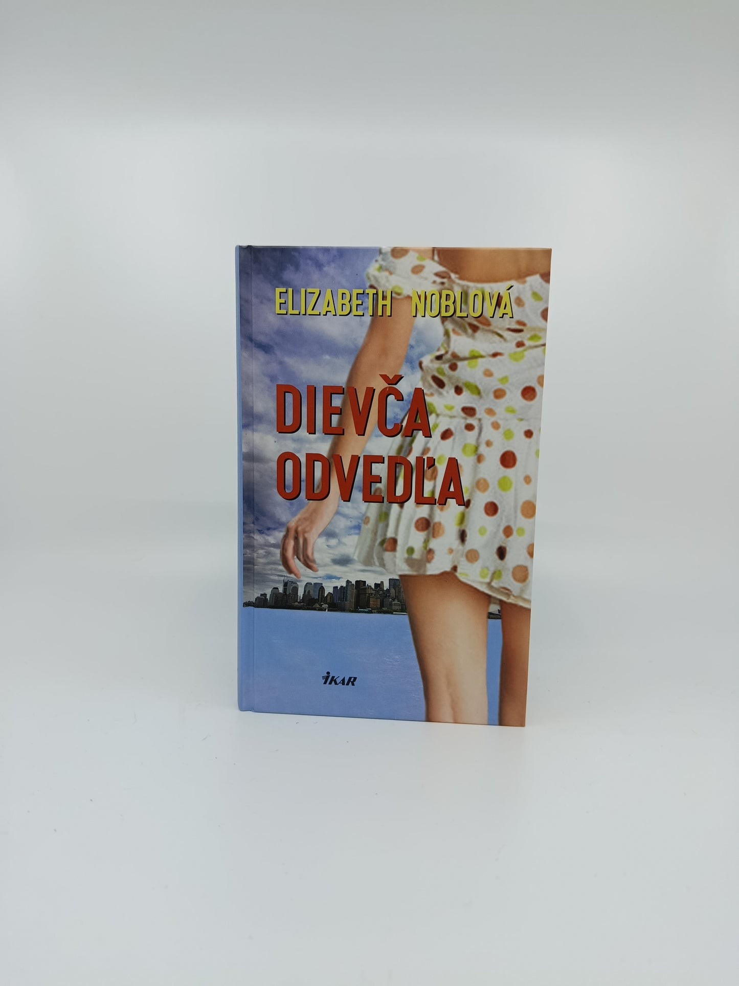 Dievča odvedľa – Elizabeth Noblová