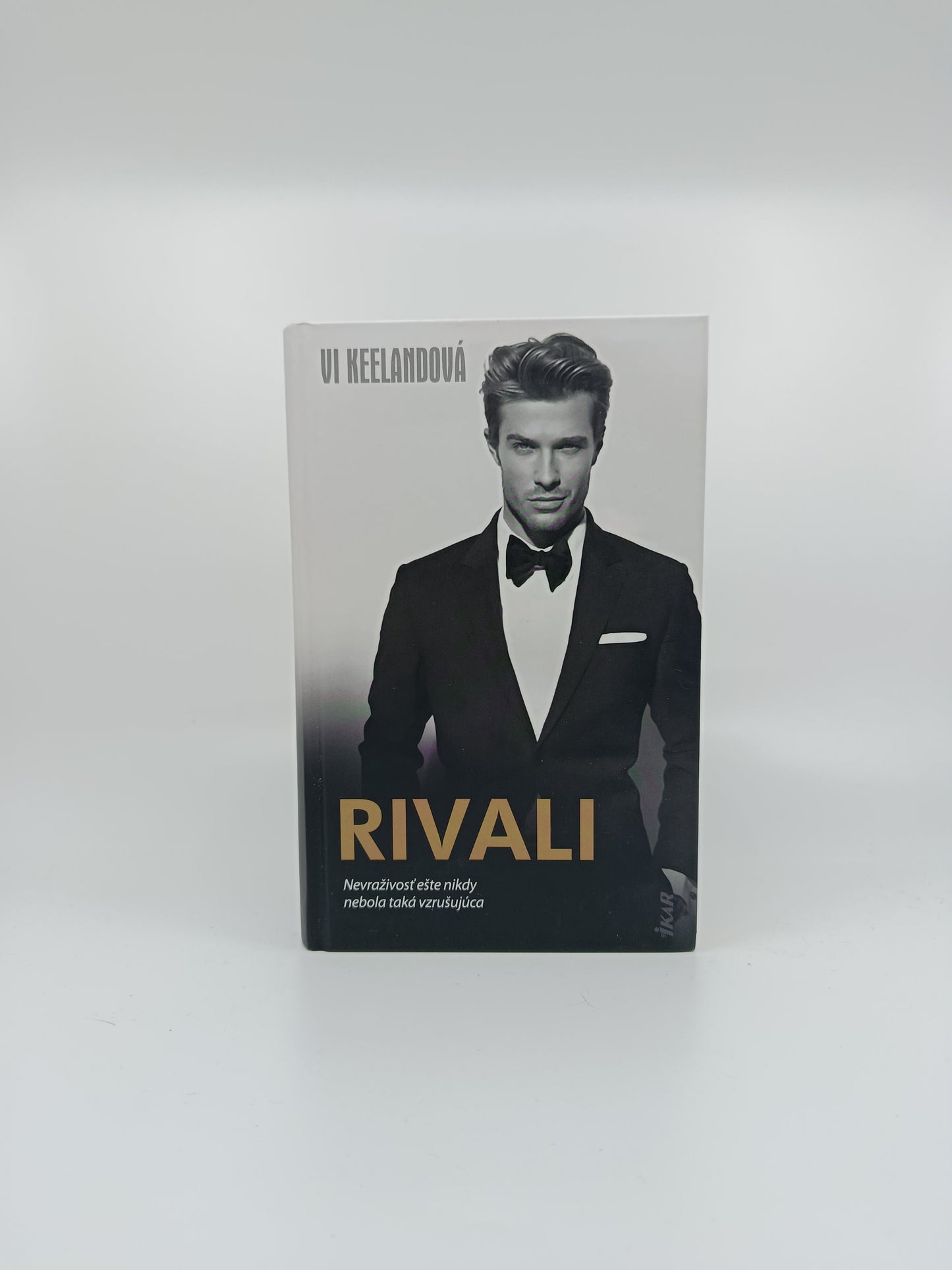 Rivali - Vi Keelandová