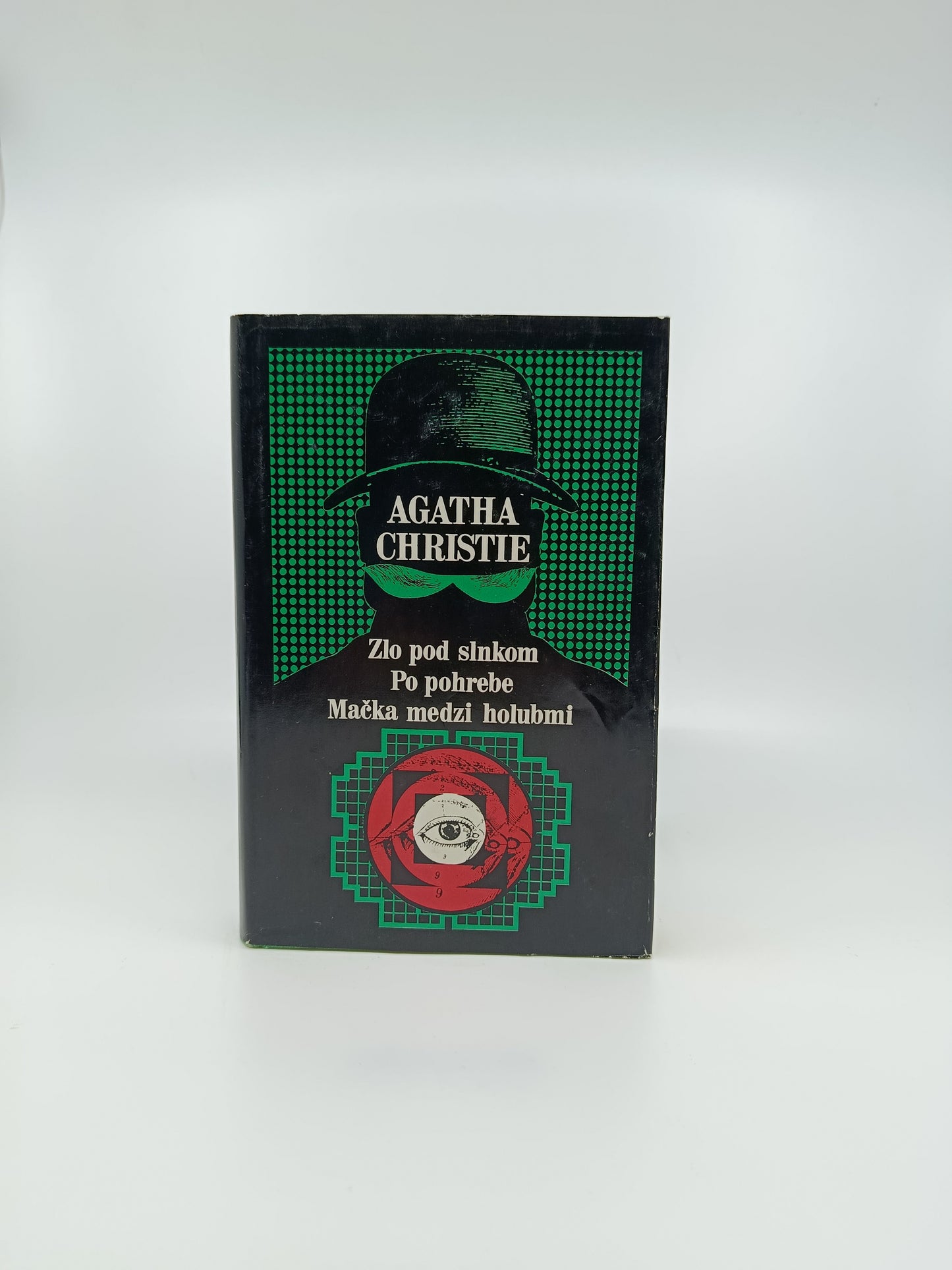 Agatha Christie – Zlo pod slnkom / Po pohrebe / Mačka medzi holubmi
